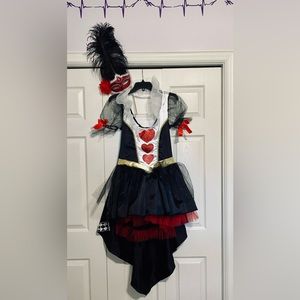 Queen of Hearts women’s Halloween costume.